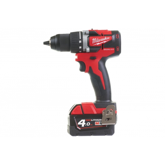 Аккумуляторная дрель-шуруповерт Milwaukee M18 CBLDD-402C Аккумуляторная дрель-шуруповерт Milwaukee M18 CBLDD-402C