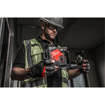 Аккумуляторный мультилинейный лазерный нивелир Milwaukee M12 3PL-0C Аккумуляторный мультилинейный лазерный нивелир Milwaukee M12 3PL-0C