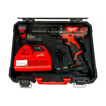 Аккумуляторная дрель-шуруповерт Milwaukee M12 BDD-202С Аккумуляторная дрель-шуруповерт Milwaukee M12 BDD-202С