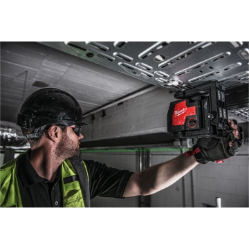 Аккумуляторный линейный лазерный нивелир Milwaukee L4 CLL-301C Аккумуляторный линейный лазерный нивелир Milwaukee L4 CLL-301C