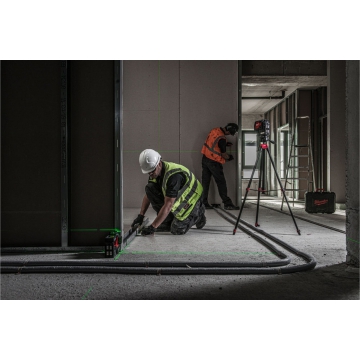 Аккумуляторный линейный лазерный нивелир Milwaukee L4 CLL-301C Аккумуляторный линейный лазерный нивелир Milwaukee L4 CLL-301C