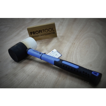 Резиновый молоток HOEGERT TECHNIK 680 г, с рукояткой из стекловолокна HT3B052