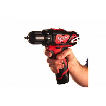 Аккумуляторная дрель-шуруповерт Milwaukee M12BDD-0 Аккумуляторная дрель-шуруповерт Milwaukee M12BDD-0