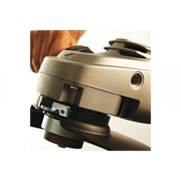 Угловая шлифмашина Milwaukee AGVM 26-230 GEX