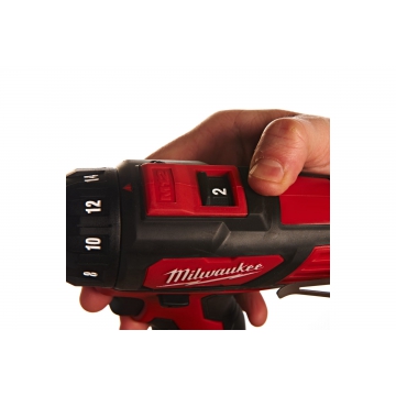 Аккумуляторная дрель-шуруповерт Milwaukee M12BDD-0 Аккумуляторная дрель-шуруповерт Milwaukee M12BDD-0
