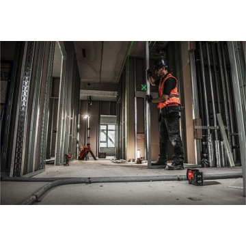 Аккумуляторный линейно-точечный лазерный нивелир Milwaukee M12 CLLP-0C Аккумуляторный линейно-точечный лазерный нивелир Milwaukee M12 CLLP-0C