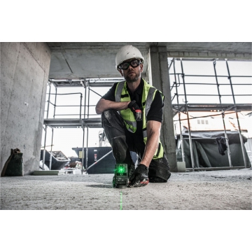 Аккумуляторный линейный лазерный нивелир Milwaukee L4 CLL-301C Аккумуляторный линейный лазерный нивелир Milwaukee L4 CLL-301C
